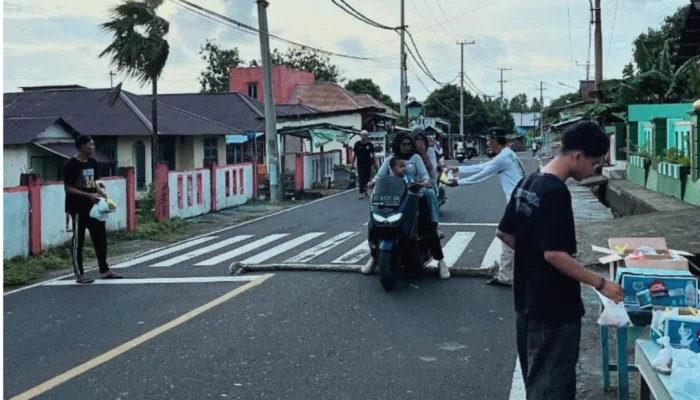 Komunitas Pambajalang Squad Gelar Aksi Bagi-Bagi Takjil, Tebar Kepedulian di Bulan Ramadan